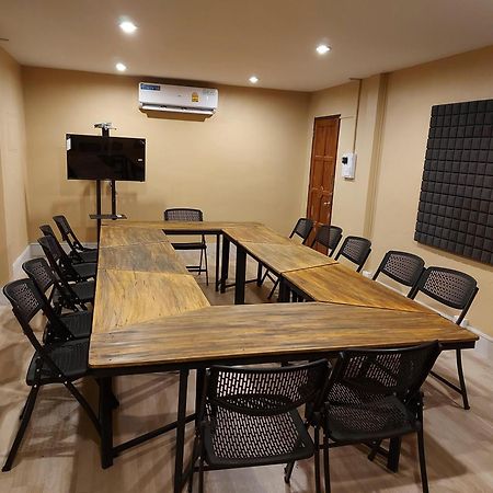Pilgrim'S Kitchen & Inn Savannakhet Exterior photo