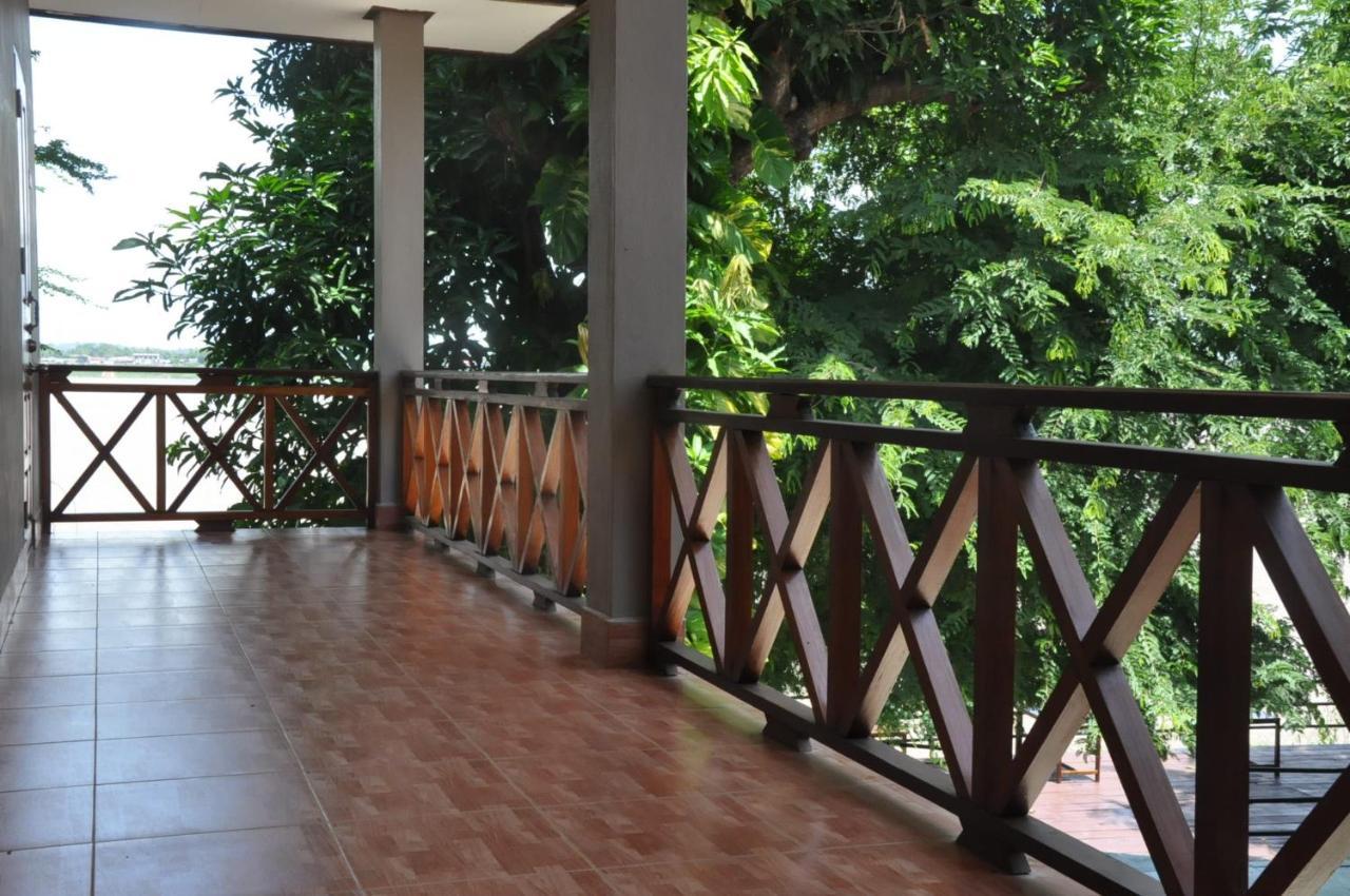 Pilgrim'S Kitchen & Inn Savannakhet Exterior photo