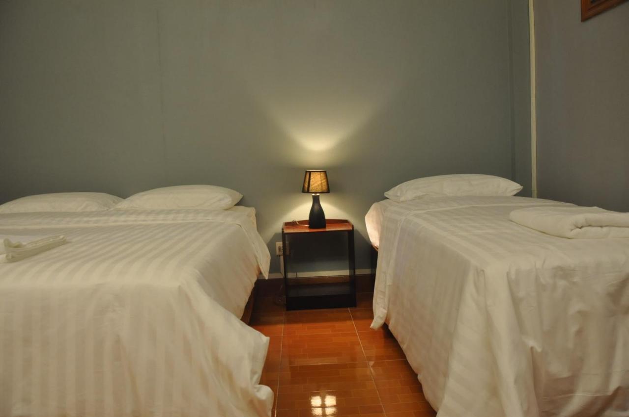 Pilgrim'S Kitchen & Inn Savannakhet Exterior photo