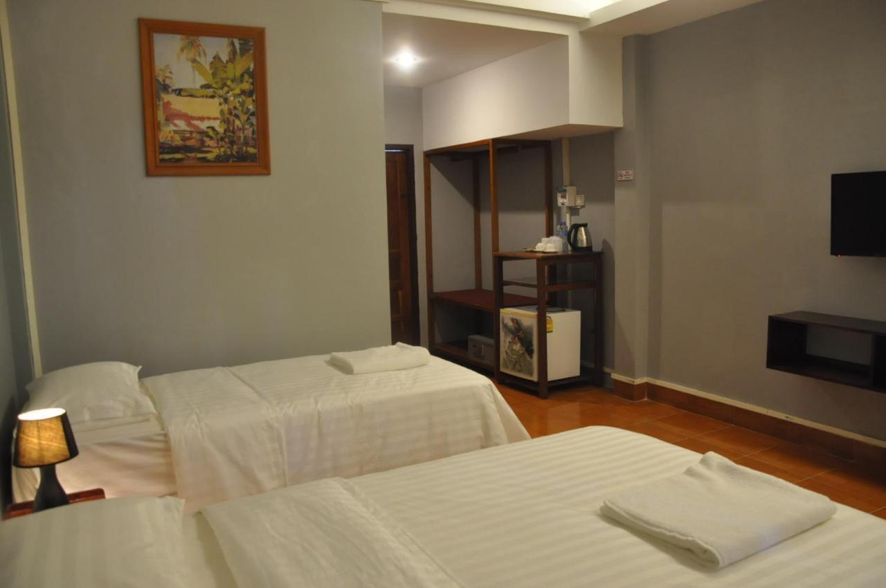 Pilgrim'S Kitchen & Inn Savannakhet Exterior photo