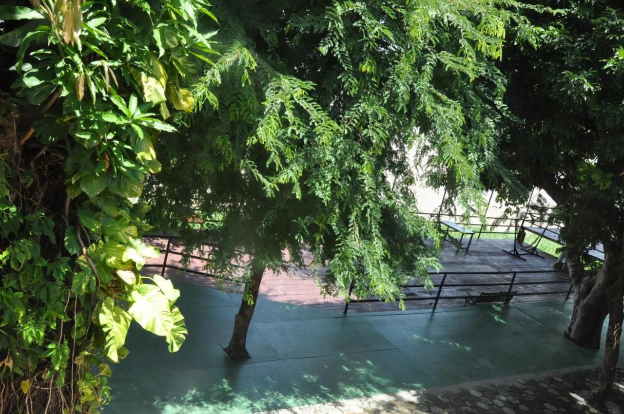 Pilgrim'S Kitchen & Inn Savannakhet Exterior photo