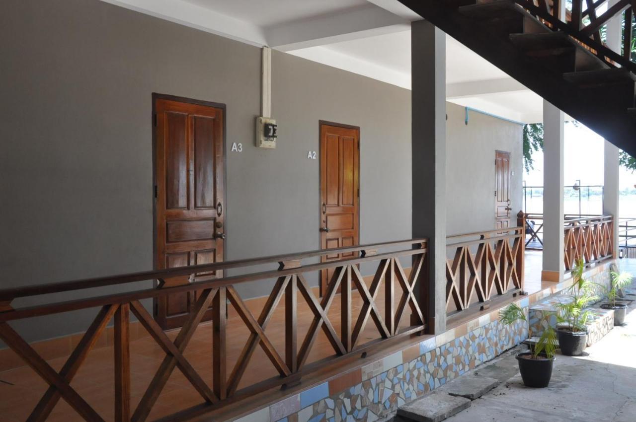 Pilgrim'S Kitchen & Inn Savannakhet Exterior photo