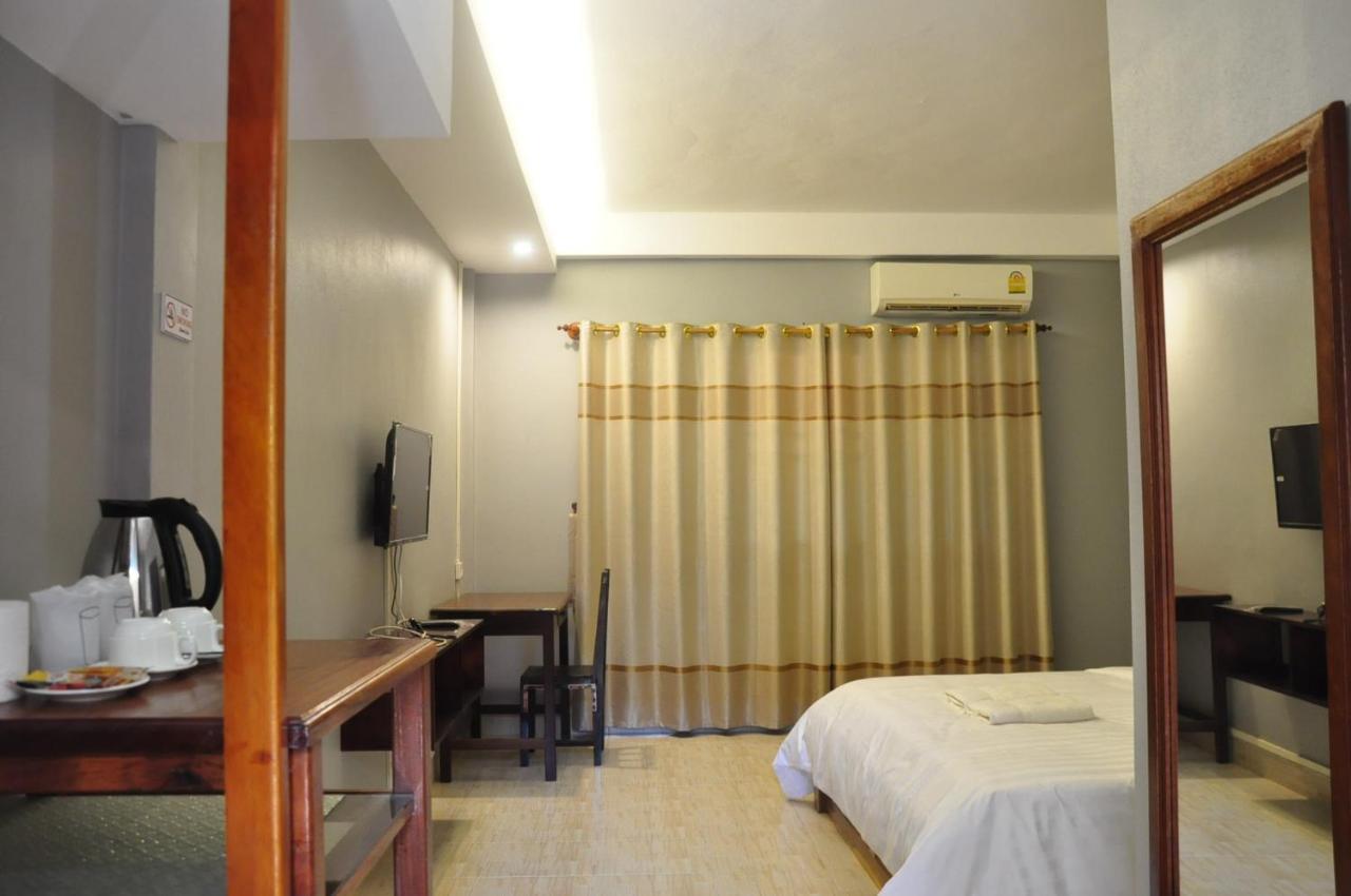 Pilgrim'S Kitchen & Inn Savannakhet Exterior photo