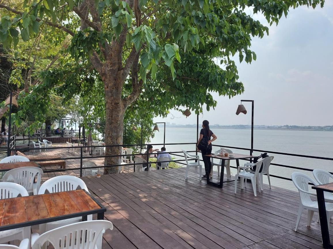 Pilgrim'S Kitchen & Inn Savannakhet Exterior photo