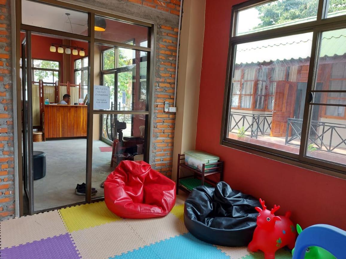 Pilgrim'S Kitchen & Inn Savannakhet Exterior photo