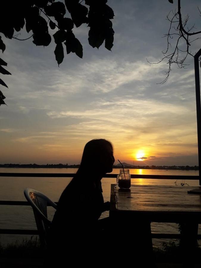 Pilgrim'S Kitchen & Inn Savannakhet Exterior photo