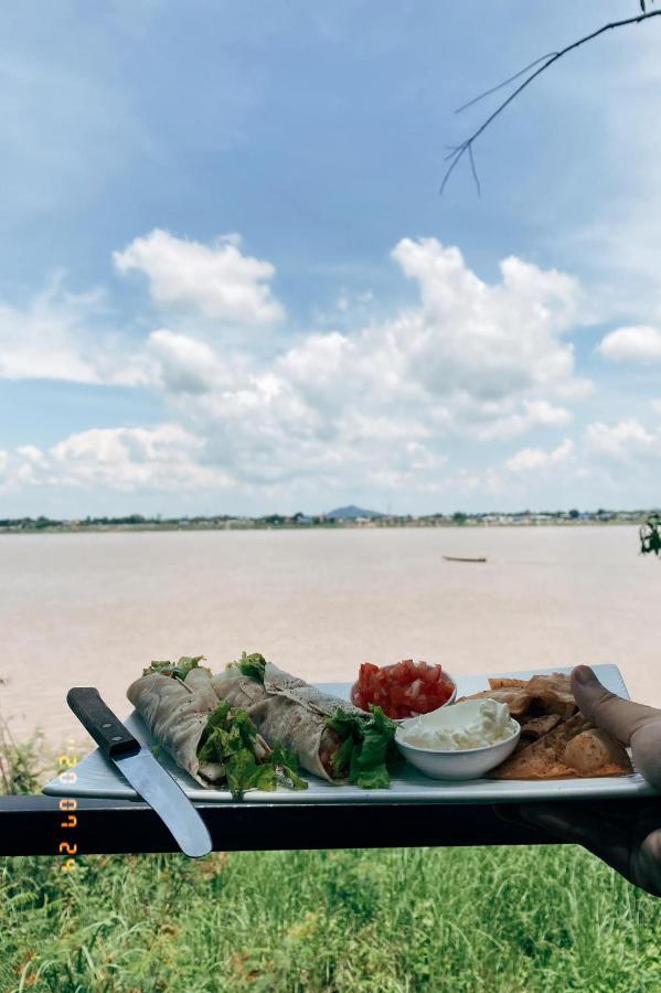 Pilgrim'S Kitchen & Inn Savannakhet Exterior photo