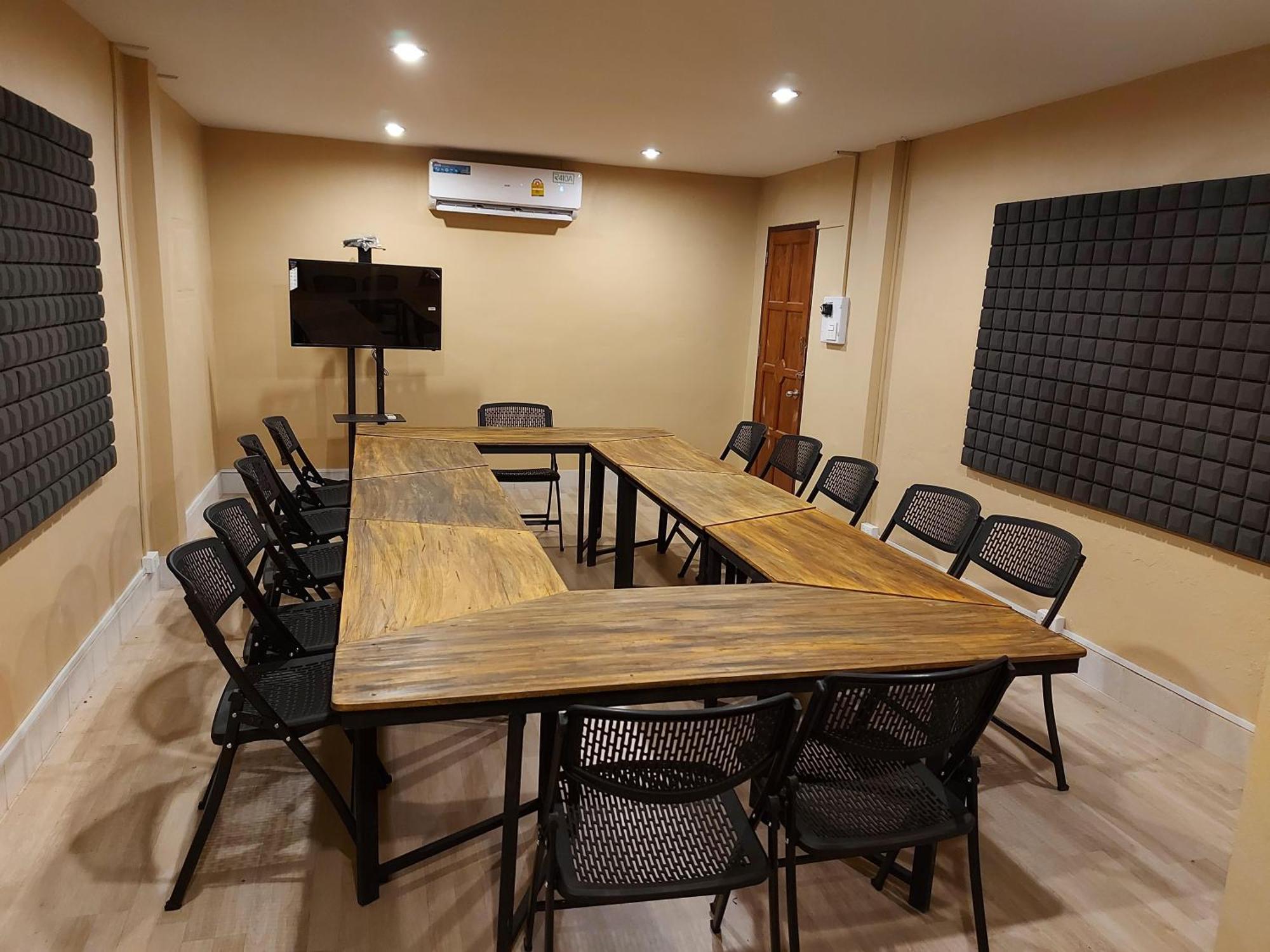 Pilgrim'S Kitchen & Inn Savannakhet Exterior photo