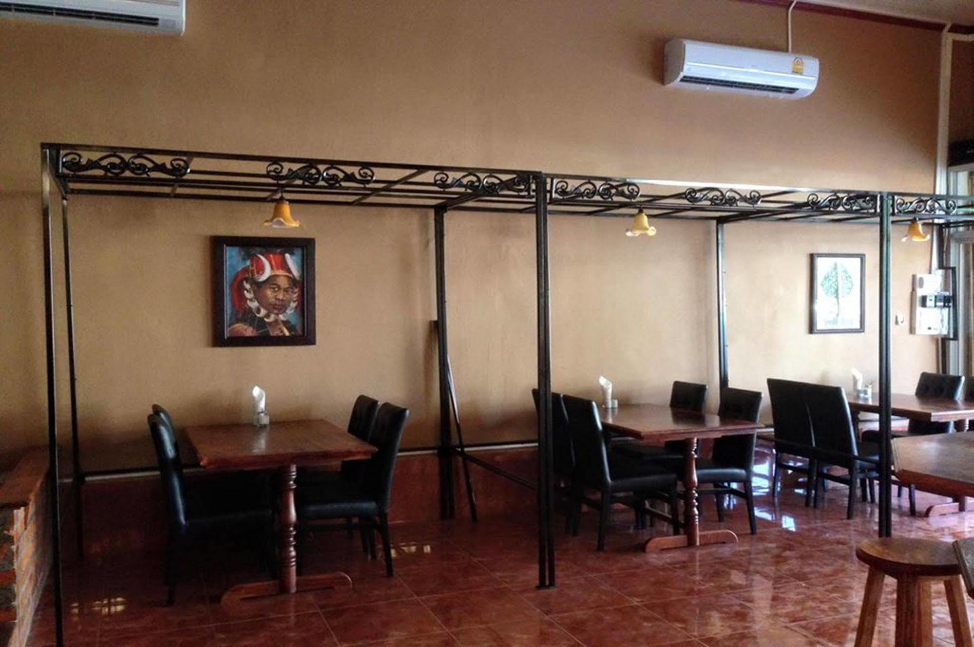 Pilgrim'S Kitchen & Inn Savannakhet Exterior photo