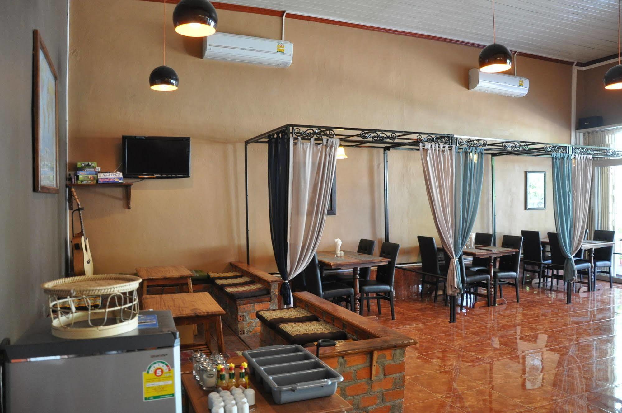 Pilgrim'S Kitchen & Inn Savannakhet Exterior photo