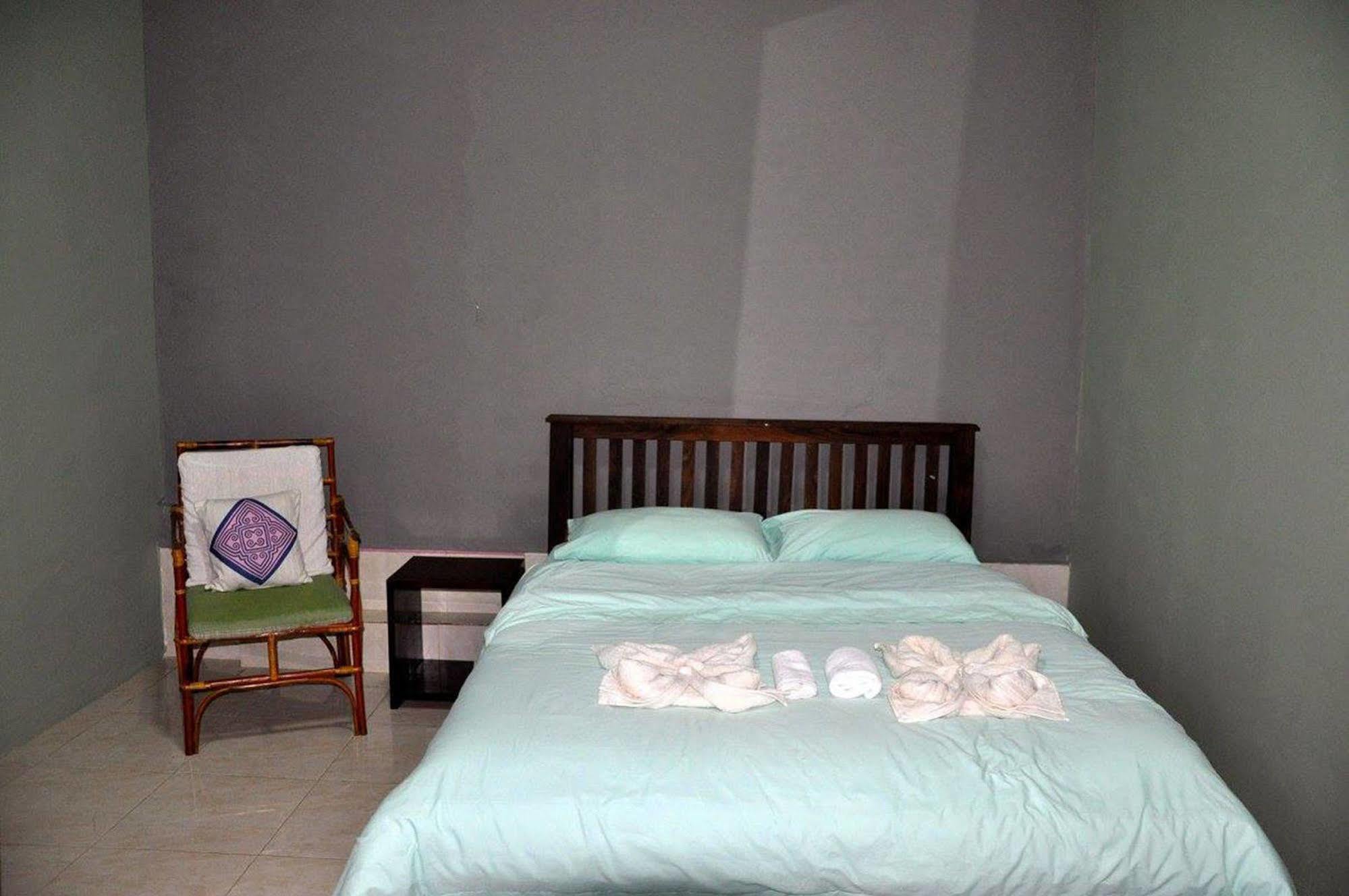 Pilgrim'S Kitchen & Inn Savannakhet Exterior photo